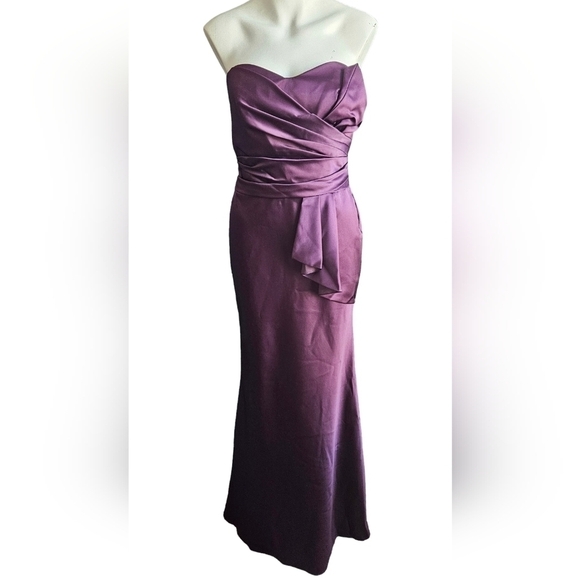 Davids Bridal Plum Strapless Evening Gown Sz 4 Sweetheart Glam - Picture 1 of 6